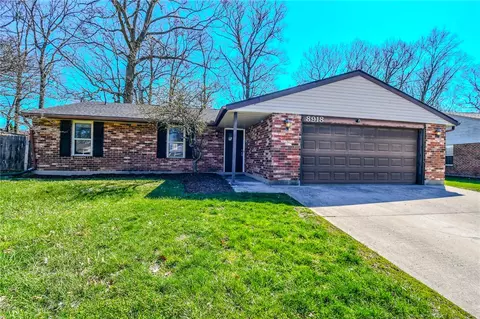 8918 Autumngate Ln, Huber Heights, OH 45424