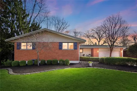 220 N Garber Dr, Tipp City, OH 45371