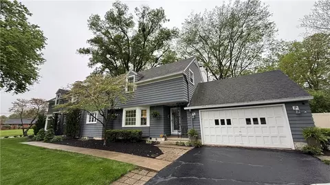 2 Orchard Dr, Piqua, OH 45356