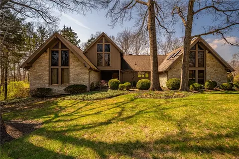 6853 Cloister Cliffs Dr, Middletown, OH 45042