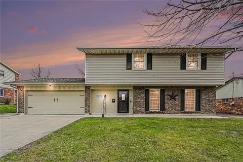 7372 Colegrove Dr, Huber Heights, OH 45424