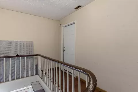 Entry Way - 933 8th Ave, Middletown, OH 45044 photo 1 of 4