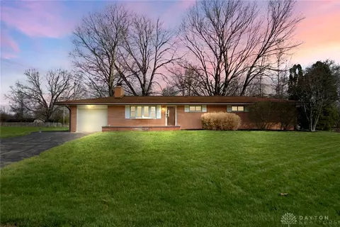 3454 Longleaf Ave, Beavercreek, OH 45430