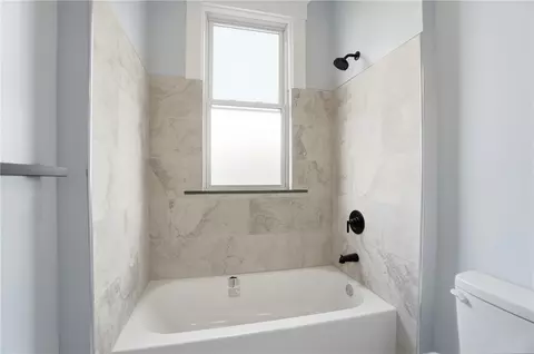 Bath - 112 Bacon St, Cincinnati, OH 45215 photo 2 of 6