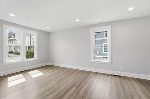Living - 112 Bacon St, Cincinnati, OH 45215 photo 1 of 6