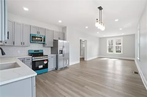 Living - 112 Bacon St, Cincinnati, OH 45215 photo 5 of 6