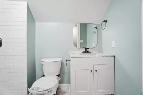 Bath - 112 Bacon St, Cincinnati, OH 45215 photo 5 of 6