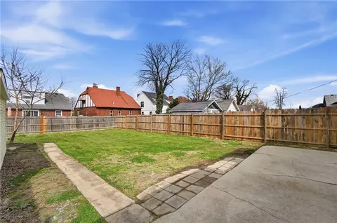 Exterior - 112 Bacon St, Cincinnati, OH 45215 photo 7 of 10