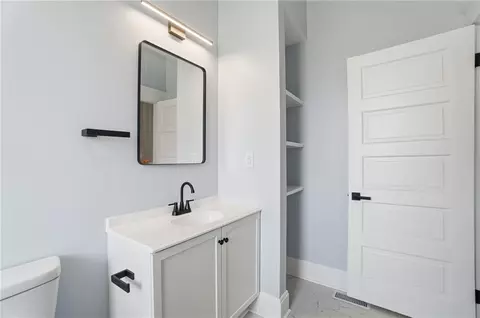 Bath - 112 Bacon St, Cincinnati, OH 45215 photo 3 of 6
