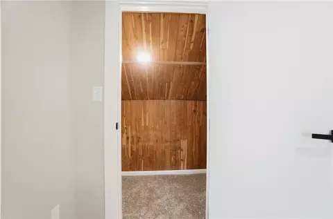 Entry Way - 112 Bacon St, Cincinnati, OH 45215 photo 6 of 7