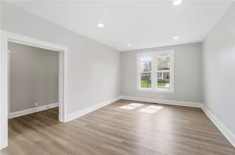 Living - 112 Bacon St, Cincinnati, OH 45215 photo 2 of 6