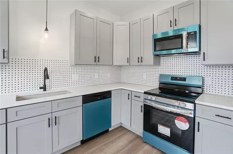 Kitchen - 112 Bacon St, Cincinnati, OH 45215 photo 2 of 3