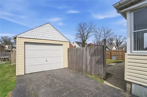 Exterior - 112 Bacon St, Cincinnati, OH 45215 photo 6 of 10