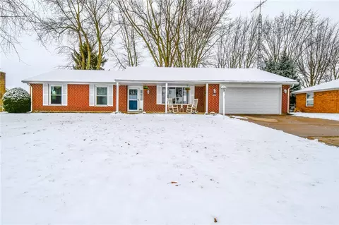 737 Honeysuckle Dr, Greenville, OH 45331