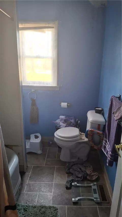 Bath - 237 Forest St, Sidney, OH 45365 photo 1 of 1