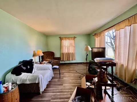 Living - 4733 Curtis Dr, Springfield, OH 45503 photo 6 of 7