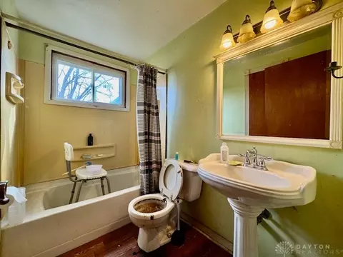 Bath - 4733 Curtis Dr, Springfield, OH 45503 photo 1 of 1