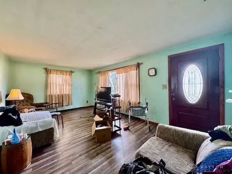 Living - 4733 Curtis Dr, Springfield, OH 45503 photo 2 of 7