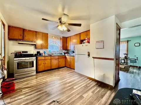 Kitchen - 4733 Curtis Dr, Springfield, OH 45503 photo 2 of 6