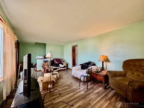 Living - 4733 Curtis Dr, Springfield, OH 45503 photo 3 of 7