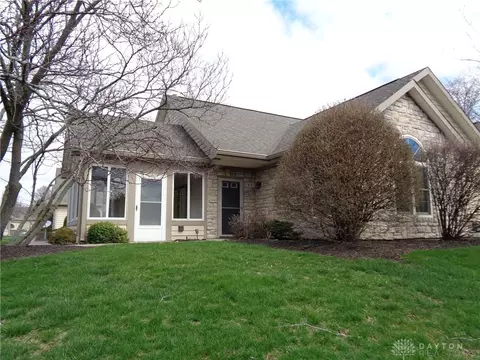 80 Villa Pointe Dr, Springboro, OH 45066