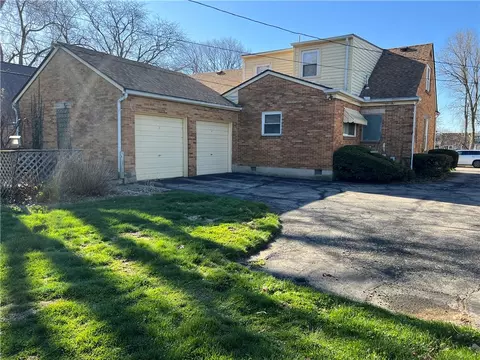 Exterior - 209 Carrlands Dr, Kettering, OH 45429 photo 3 of 7