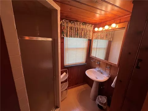 Bath - 209 Carrlands Dr, Kettering, OH 45429 photo 3 of 4