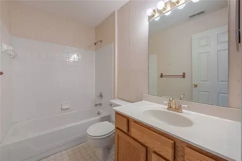 Bath - 6660 Wareham Ct # 7, Centerville, OH 45459 photo 2 of 2