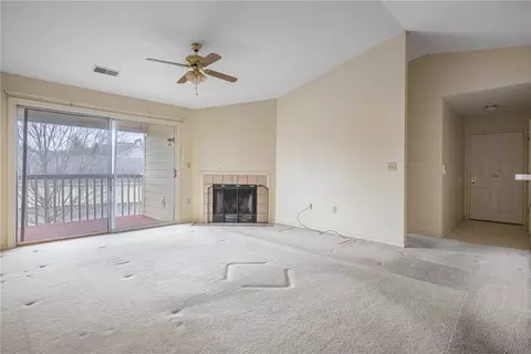 Living - 6660 Wareham Ct # 7, Centerville, OH 45459 photo 2 of 4