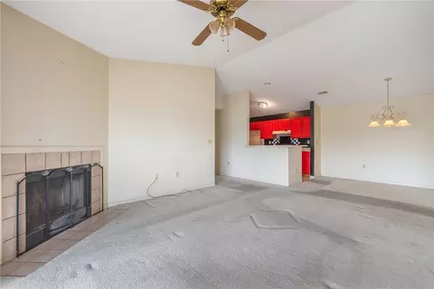 Living - 6660 Wareham Ct # 7, Centerville, OH 45459 photo 3 of 4