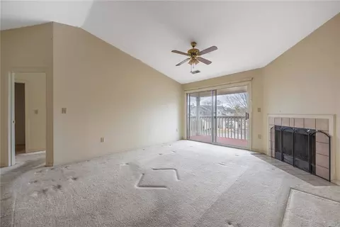 Living - 6660 Wareham Ct # 7, Centerville, OH 45459 photo 1 of 4