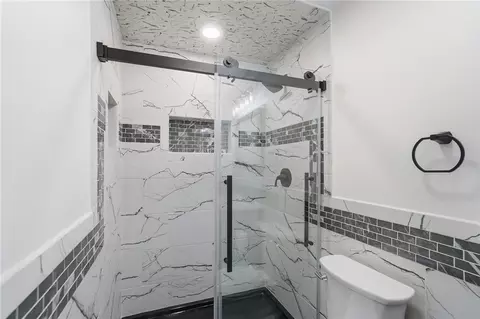 Bath - 1039 Independence Dr, Kettering, OH 45429 photo 2 of 7