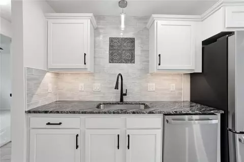 Kitchen - 1039 Independence Dr, Kettering, OH 45429 photo 2 of 7