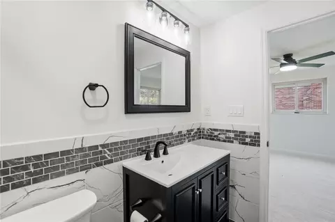 Bath - 1039 Independence Dr, Kettering, OH 45429 photo 4 of 7