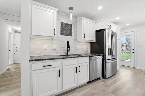 Kitchen - 1039 Independence Dr, Kettering, OH 45429 photo 3 of 7