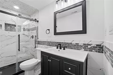 Bath - 1039 Independence Dr, Kettering, OH 45429 photo 1 of 7