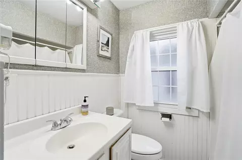 Bath - 309 Rockhill Ave, Kettering, OH 45429 photo 2 of 5