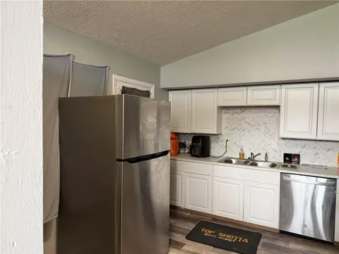 9 Mario Dr, Dayton, OH 45426