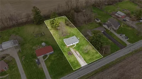 1166 W Sparrow Rd, Springfield, OH 45502 photo 2