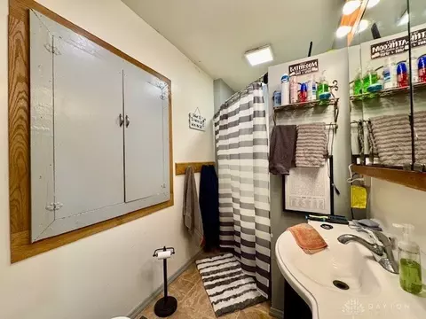 Bath - 6220 Springfield Xenia Rd, Springfield, OH 45502 photo 1 of 2