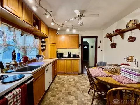 Kitchen - 6220 Springfield Xenia Rd, Springfield, OH 45502 photo 2 of 8