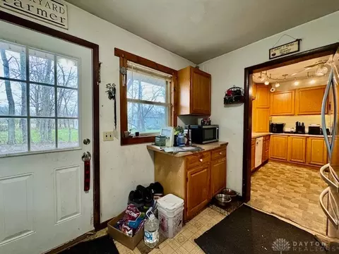 Entry Way - 6220 Springfield Xenia Rd, Springfield, OH 45502 photo 2 of 2