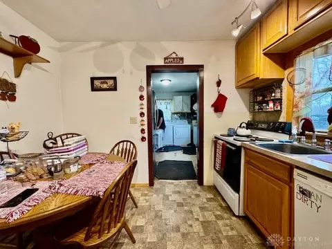 Kitchen - 6220 Springfield Xenia Rd, Springfield, OH 45502 photo 3 of 8