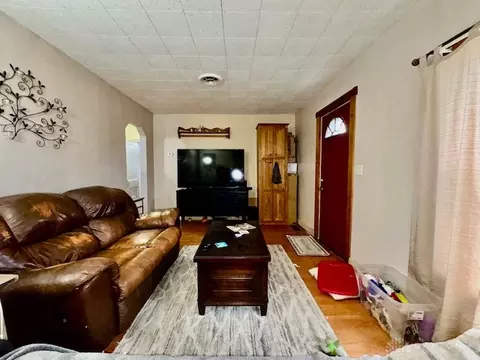 Living - 6220 Springfield Xenia Rd, Springfield, OH 45502 photo 3 of 5