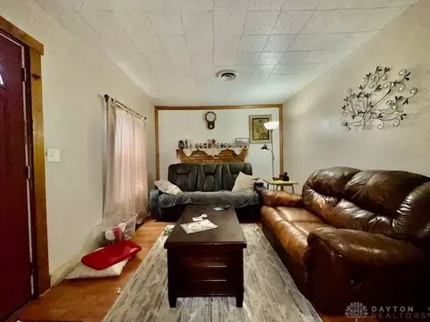 Living - 6220 Springfield Xenia Rd, Springfield, OH 45502 photo 5 of 5