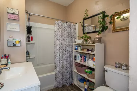 Bath - 140 Webster Ave, Hamilton, OH 45013 photo 1 of 2