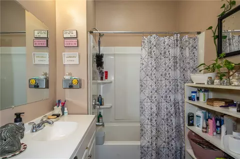 Bath - 140 Webster Ave, Hamilton, OH 45013 photo 2 of 2