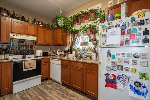 Kitchen - 140 Webster Ave, Hamilton, OH 45013 photo 2 of 2