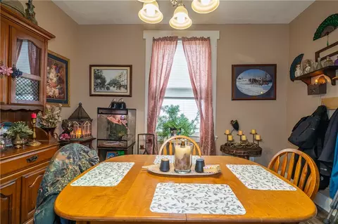 Dining - 140 Webster Ave, Hamilton, OH 45013 photo 2 of 3