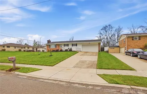 1628 Yorkshire Ct, Springfield, OH 45503 photo 2